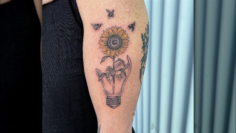 20 Beautiful Floral Tattoo Designs to Celebrate New Beginnings in Life
